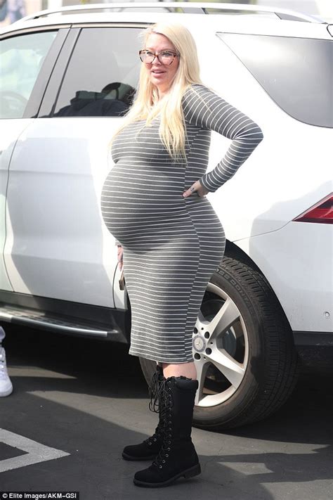 Heavily Pregnant Jenna Jameson Looks Ready To Pop Daily Mail Online