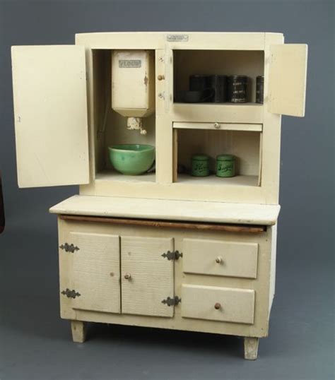 We love these freestanding baking cabinets from the turn of the centu. Antique Pie Safe With Flour Sifter - WoodWorking Projects ...