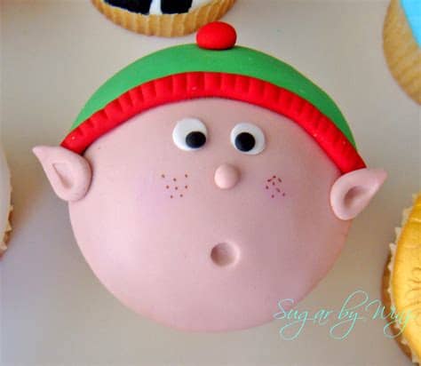 I found this at omgchocolatedesserts.com. King Cakes