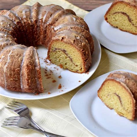 Add 2 teaspoons vanilla extract to the batter with the eggs. Ina\'S Pound Cake / Ina Garten S Fresh Peach Cake Bunny S ...