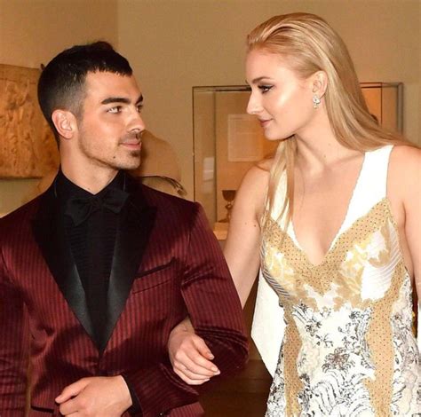 joe jonas and game of thrones actress sophie turner are engaged