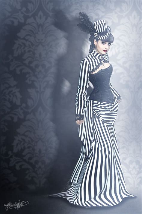 Darque And Lovely No One Knows I M Here Gothic Fashion Punk Wedding Dresses Fashion