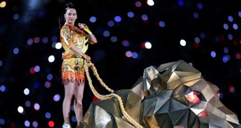 Katy Perrys Super Bowl 2015 Performance 11 S That Basically Broke The Internet Capital