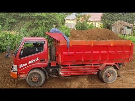 mobil truk jungkit tanah full bak youtube