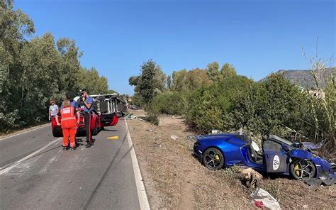 Incidente Tra Una Ferrari Una Lamborghini E Un Camper Morti Carbonizzati Due Turisti