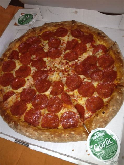 Papa John S Pizza Order For Delivery Or Carryout Pretty Food Food Babe Yummy Food