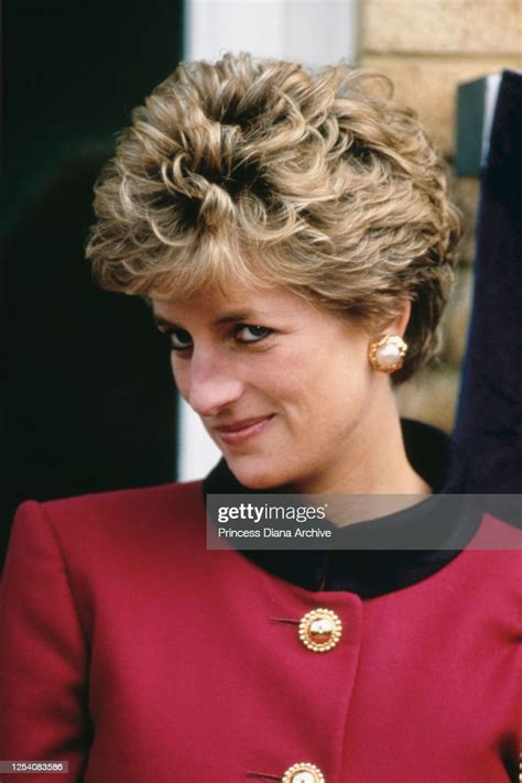 Diana Princess Of Wales Visits The Hulme Crescents Redevelopment