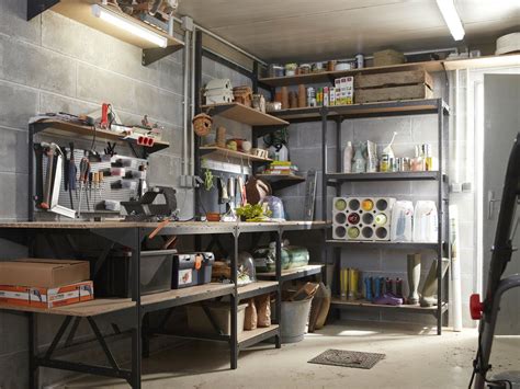 Chaque plateau s'installe à la hauteur souhaitée grâce à un système de clips pour rester stable. Organiser l'espace rangement dans son garage | Etagere ...