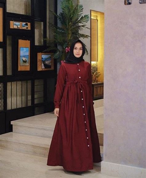 Gamis adalah model baju muslim yang mirip dengan jubah, dan memiliki potongan rok yang lebar. 30+ Model Baju Gamis Katun Casual - Fashion Modern dan ...