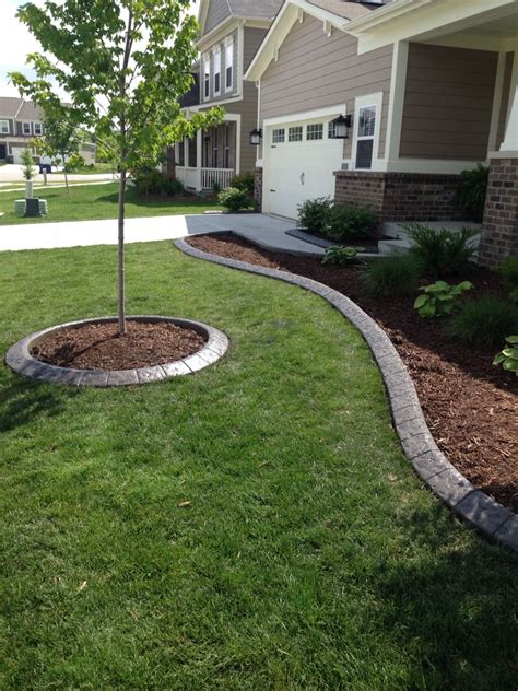 Quarter inch plywood is the recommended material for border forms. Concrete borders | Landscape curbing, Front yard landscaping design, Concrete landscape edging