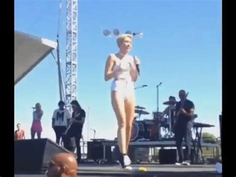 Miley Cyrus Wrecking Ball Live Iheartradio Festival Youtube