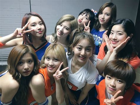 Twice Update Fans With A Lovely Group Photo Daily K Pop News