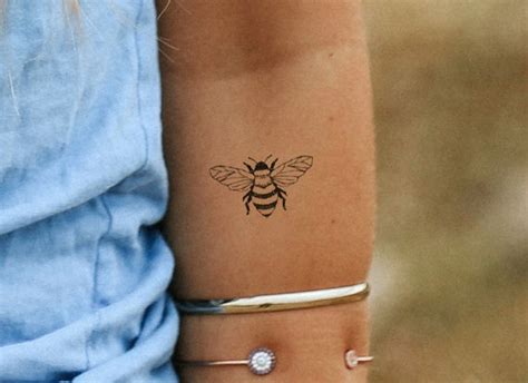 40 ý Tưởng Mini Bee Tattoo độc đáo Và Tinh Tế