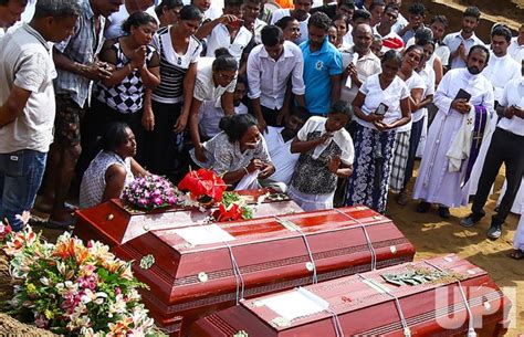 Photo Mass Burial For Bombings Victims Of Sri Lanka Bombings