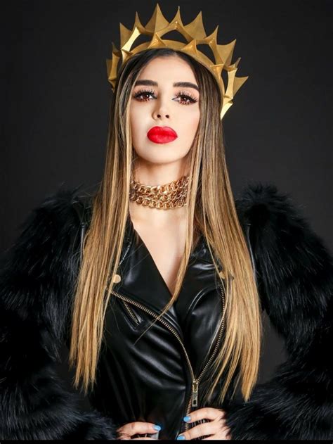 Aispuro, uyuşturucu kartelini yönetmede kocasıyla birlikte çalışmak ve onun hücresinden kazılmış tünel sayesinde. Emma Coronel se reinventa como influencer | ELIMPARCIAL ...
