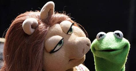 Kermits Pig Break Muppet Love Rift As Puppets Return To Tv Daily Star