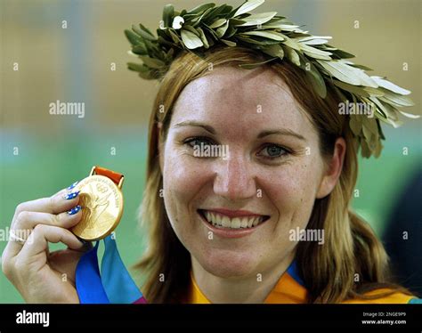Australias Anna Meares Shows Her Gold Medal After Breaking The Olympic And World Record To Win