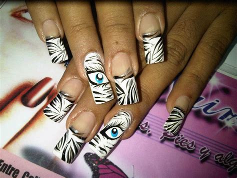 Las uñas decoradas con lunares son una moda en decoración que nunca pasa de moda y son muchos los diseños que se pueden hacer en las uñas para diferentes ocasiones. Uñas Acrilicas Negras Vaca / pxMIT ♡ | claws ♡ | Pinterest ...