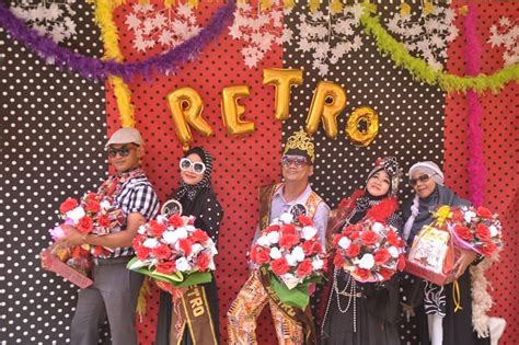 Tk dwp lampah kedamean gresik kelompok b. 20+ Koleski Terbaru Baju Tema Retro Perempuan Muslimah ...