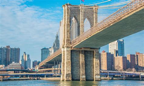 The journey to and from the depths of the east river, however, could be deadly. Brooklyn Bridge - die berühmteste Brücke von New York City