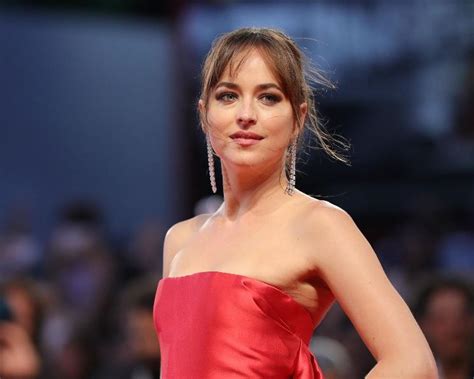 Try these best free online dating apps for android & ios users. Dakota Johnson Net Worth 2020: Age, Height, Weight ...