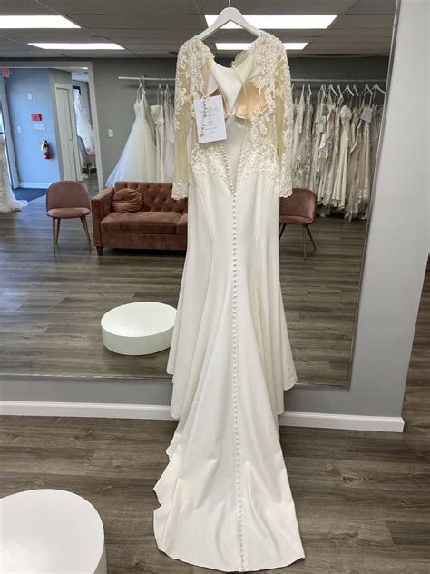 Allure Bridals 9773 Sample Wedding Dress Stillwhite