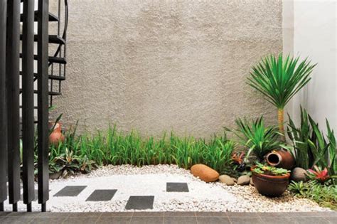 Kini, taman tampaknya sebagai suatu aspek yang sangat diperhitungkan dalam membangun sebuah hunian. Taman Kering Rumah Minimalis
