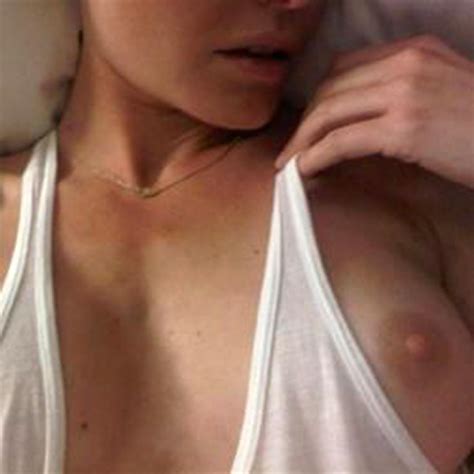 Willa Holland Tits Porn Sex Photos