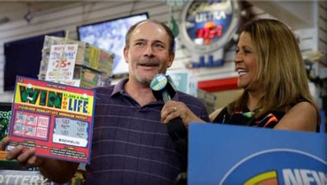 गजब बढ़ई की दूसरी बार लगी 6 6 करोड़ की लॉटरी new york man got one million dollar lottery