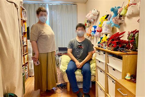 【画像】母と二人暮らし、33歳子供部屋おじさんの部屋が公開される。お前ら えび速