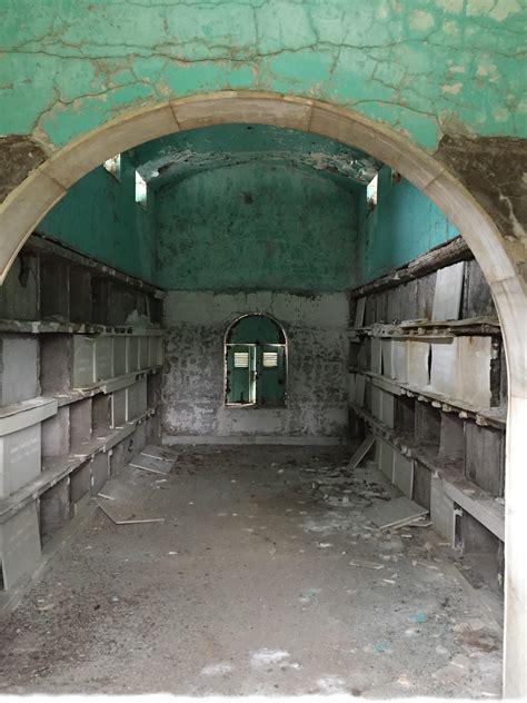 Disrepair Of 100 Year Old Oak Hill Cemetery Mausoleum Has No Easy