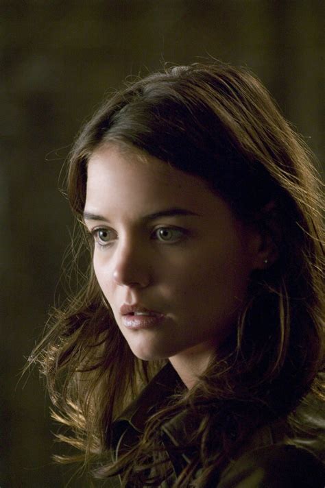 An important supporting actor, katie holmes, didn't return for the second film, and was replaced by maggie gyllenhaal. Katie Holmes Batman The Dark Knight - fondo de pantalla rosa