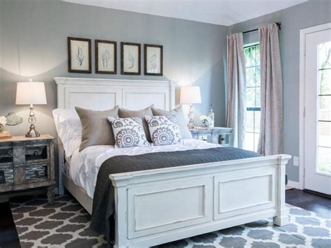 Bedroom paint color ideas 2018, bedroom painted, bedroom paint combinations, bedroom paint colours, blue gray bedroom, blue and grey bedroom ideas blue gray via www.ideasonthemove.com. Master Bedroom Gray Paint Colors - Home with Keki