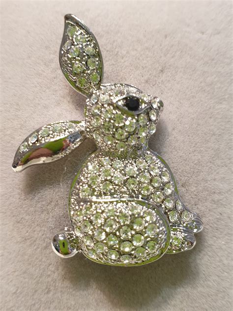 Sparkle Rabbit Brooch Silver 54