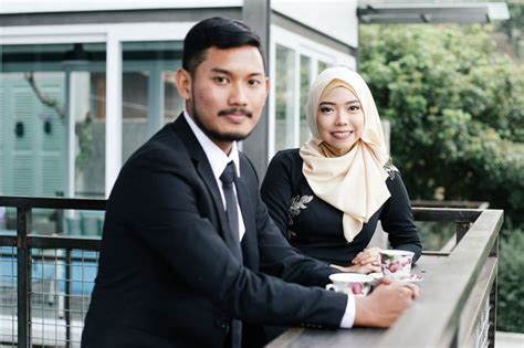Tempat ngopi di bandung dengan udara yang sejuk ada di armor kopi. Gagasan Untuk Prewed Indoor Bandung | Gallery Pre Wedding