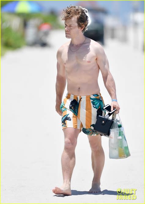 game of thrones alfie allen spotted shirtless in miami photo 4788975 shirtless photos