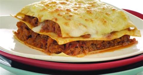 Kemudian masukkan daging kambing, campuran susu cair, sos tomato, garam dan gula secukup rasa. RESEPI KAMBING