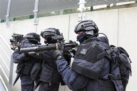 French Gign With The New Msa Gallet Tc 801 802 Helmet Militaria