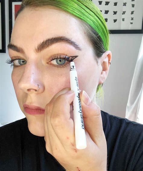 It's very easy to learn how to use pencil eyeliner, but some people are not happy with it. How to Do Perfect Cat Eye Makeup With Eyeliner | Allure