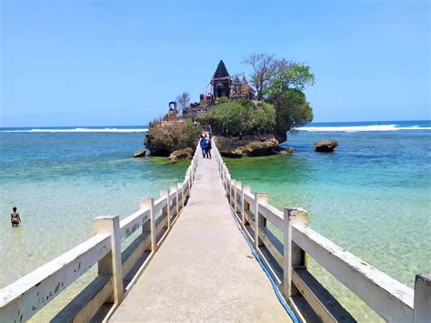 Spot 'i love u' pantai modangan malang: Info Harga Tiket Masuk Pantai Balekambang Malang 2020 ...