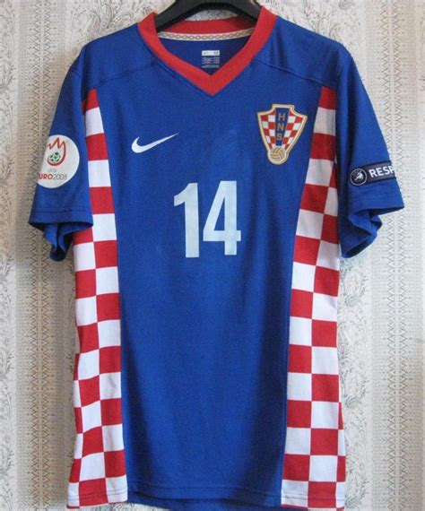 Crafted by nike, with the power of croatia's identity in mind, this is a kit of success. Croatia Away football shirt 2007 - 2009.
