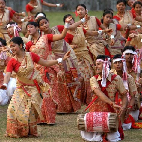 Bihu Dancers Of Assam Festivals Of India Dance Of India Indian