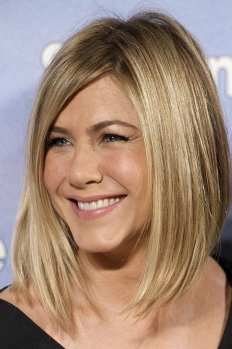 · il existe en effet différentes coupes de cheveux faites en fonction de la morphologie du visage. Modele coupe de cheveux mi long pour visage rond