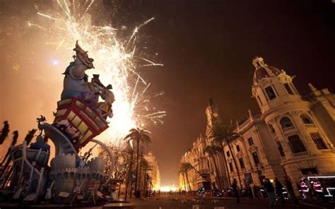 Las Fallas Valencia Fesztiválja Mert Utazni Jó