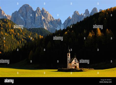 St Johann Church In Front Of The Odle Massif Ranui Valle Di Funes