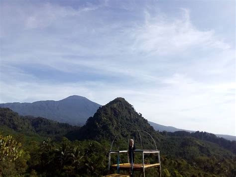 Salah satunya bukit panyangrayan yang berada di tasikmalaya yang merupakan wisata bukit eksotis dipadu panorama alam menakjubkan. 10 Gambar Bukit Tranggulasih, Tiket Masuk, Jam Buka ...