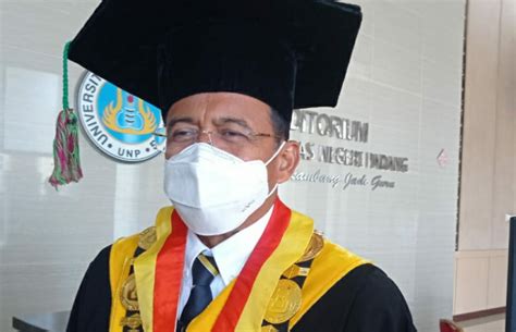 Rektor Unp Prof Ganefri Berharap Lulusan Perguruan Tinggi Harus Mampu
