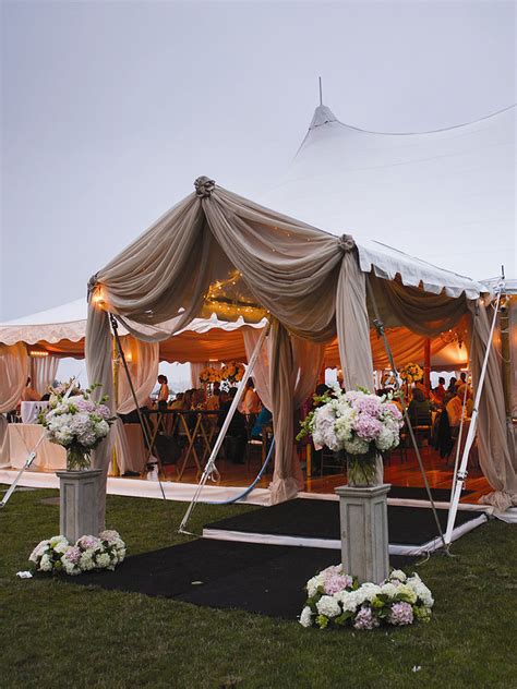 11 Fancy Tented Wedding Decoration Ideas To Stun Your