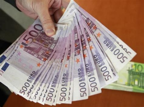 Deux en allemagne et une sur les 14,5 milliards de billets produits initialement, 4,5 ont été gardés en réserve. Deux anciens salariés de la Banque de France jugés pour le ...