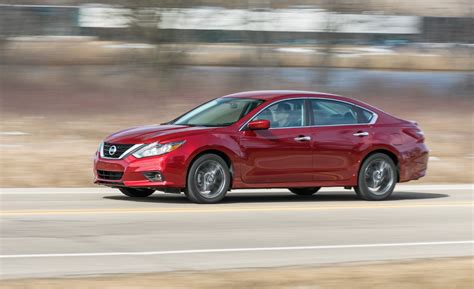 2018 Nissan Altima In Depth Model Review Car And Driver